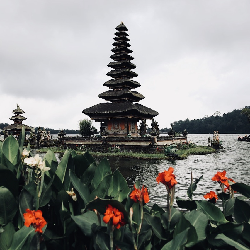 ulun danu beratan temple